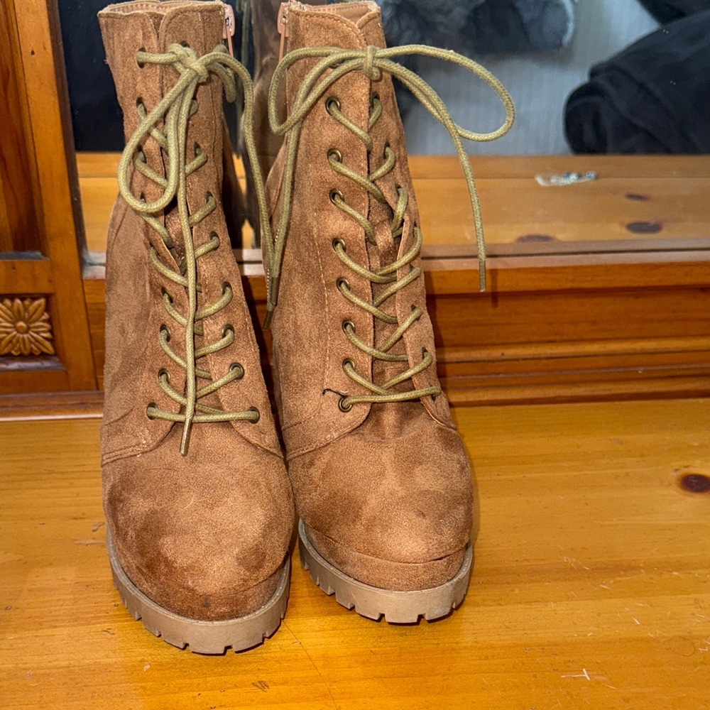 Stylish Brown Lace-Up Women's Boots